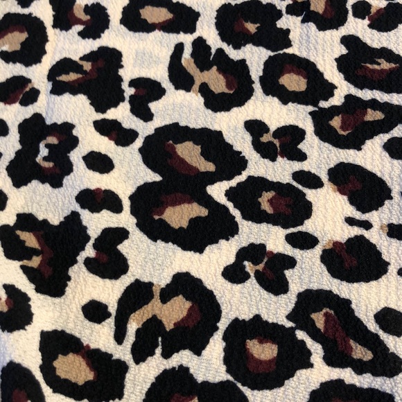 NEW! Taupe Oversized Leopard Blouse. M/L - Picture 6 of 6